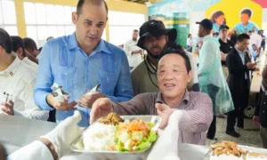Director general de la FAO visita escuela modelo de Monte Plata